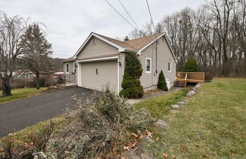 27 Buckwood Ave, Waterbury, CT 06704-2820