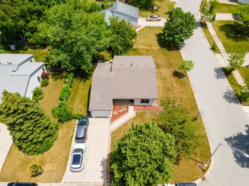 1063 Crestwood Ln, Lemont, IL 60440-1644