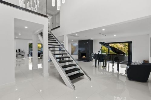 2434 Delisle Ct, Glendale CA  91208-2210 exterior