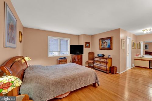5 Exeter Ct, Princeton NJ  08540-7000 exterior