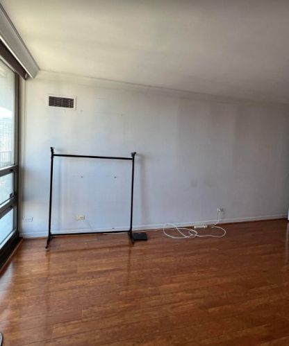 10 Ontario St, Chicago IL  60654-3809 exterior