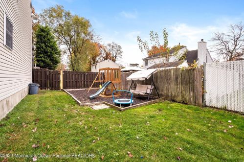 125 Shoreland Ter, Middletown NJ  07748-6212 exterior