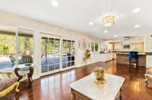 370 Yorkshire Cir, Anaheim CA 92808-1313 exterior