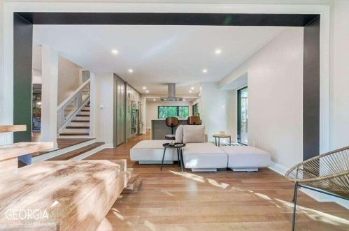 620 Colebrook Ct, Atlanta GA  30327-4710 exterior