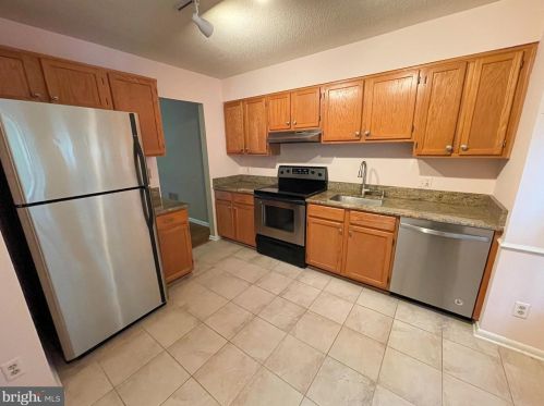 1616 Oak Spring Way, Herndon VA  20190-4915 exterior