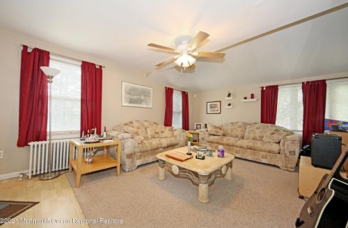 438 Main St, Middletown, NJ 07748-5947