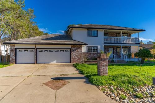 445 La Contenta Way, Valley Springs, CA 95252-9332