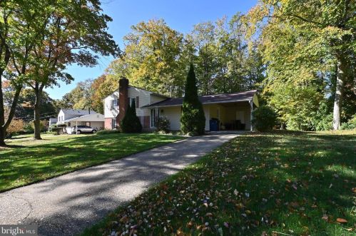 4728 Playfield St, Annandale, VA 22003-3918