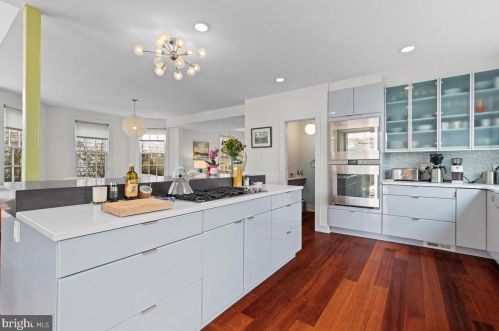 31 Maple St, Princeton NJ  08542-3850 exterior