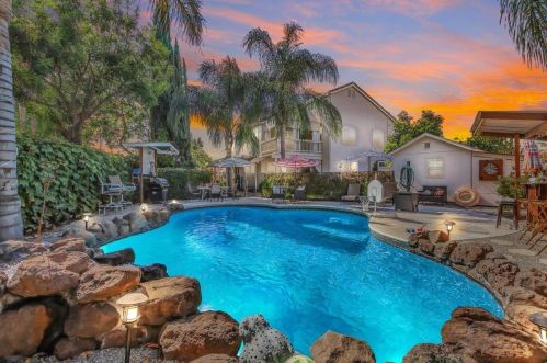 1498 Port St, Manteca, CA 95336-9198