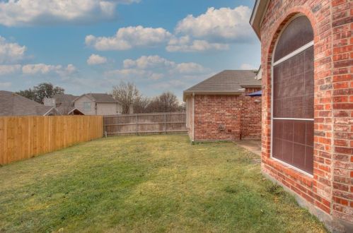 7700 Beaver Head Rd, Fort Worth TX  76137-5116 exterior