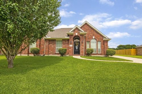 306 King William Dr, Morgans Point TX  77571-4520 exterior