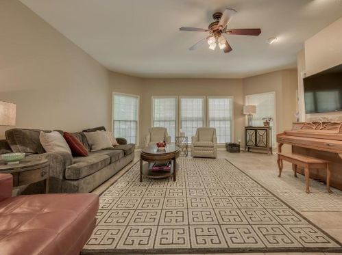 3200 Duval St, Austin, TX 78705-2437