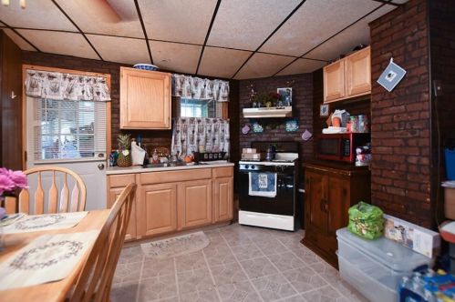 192 Pettaconsett Ave, Warwick, RI 02888-3264