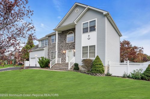 6 Key Largo Ct, Berkeley Township, NJ 08721-3576