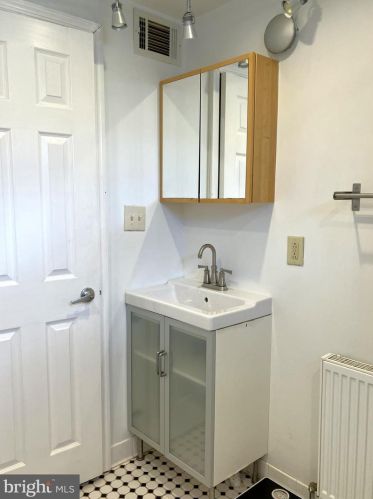 1229 12 St, Philadelphia PA 19147-4903 exterior