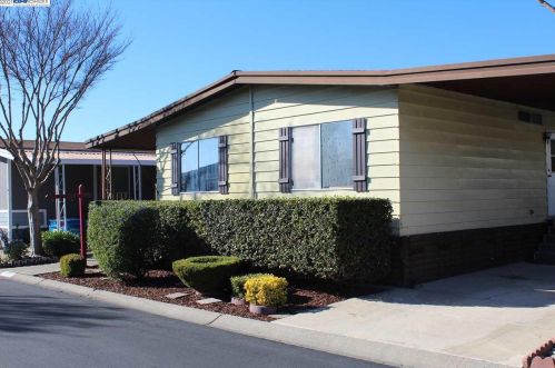 939 Fall River Dr, Hayward, CA 94544-6444