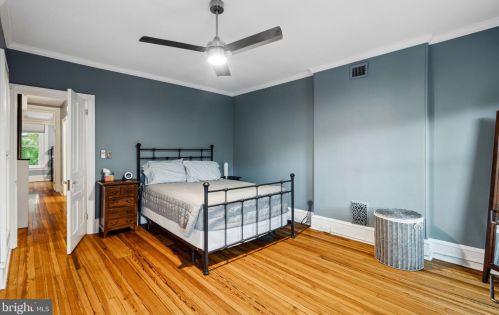 25 Gravers Ln, Philadelphia PA 19118-0041 exterior