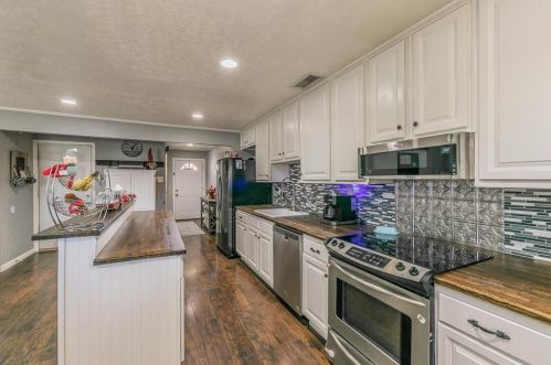 6440 Buckingham Trl, Fort Worth TX  76182-5005 exterior