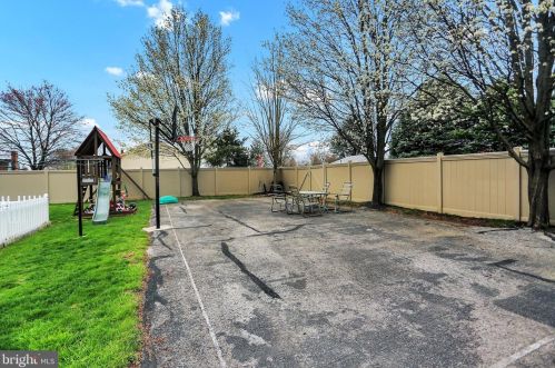 774 Broadway, Hanover PA 17331-2503 exterior