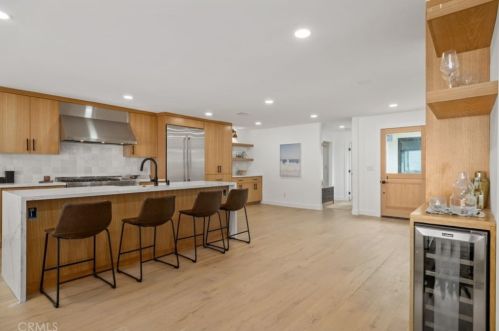 5261 Allott Ave, Van Nuys CA  91401-5902 exterior