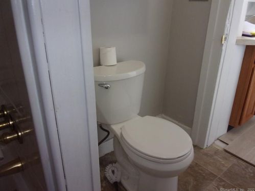 552 Howe Ave, Huntington CT  06484-3158 exterior