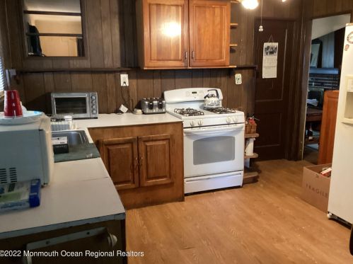 822 Drummond Ave, Tinton Falls NJ 07712-5707 exterior