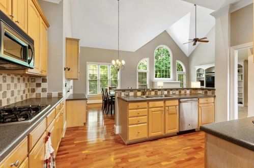3541 Highgrove Way, Atlanta GA  30319-1992 exterior