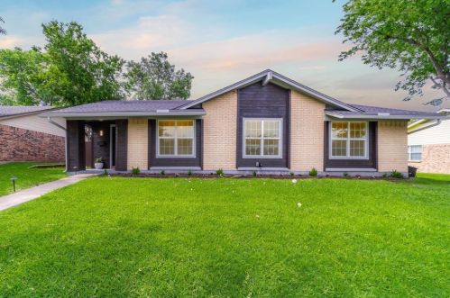 2116 Rockwood Dr, Carrollton TX 75007-5723 exterior