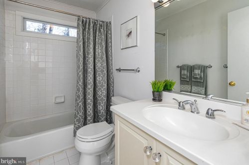275 Cherry Vly Rd, Princeton NJ  08540-7917 exterior