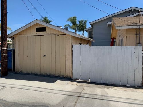 208 Carleton Ave, Anaheim, CA 92801-5919