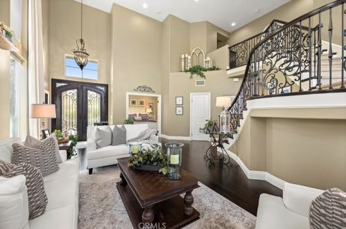 8731 Garden View Dr, Anaheim, CA 92808-1669