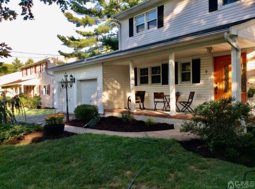 9 Devon Rd, Edison, NJ 08820-2640