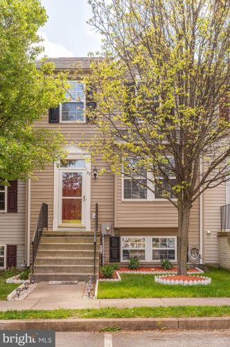 33 Holmes Dr, Charles Town, WV 25414-4412