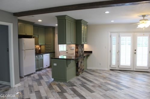 221 Merrybrook Dr, Lagrange, GA 30241-1950