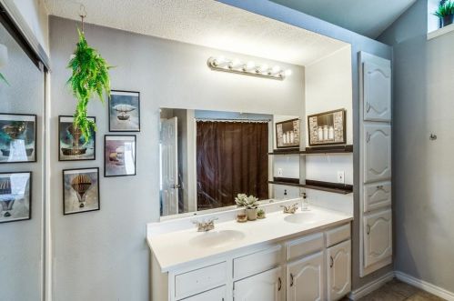 3827 Clover Hl Ln, Carrollton TX 75007-2341 exterior