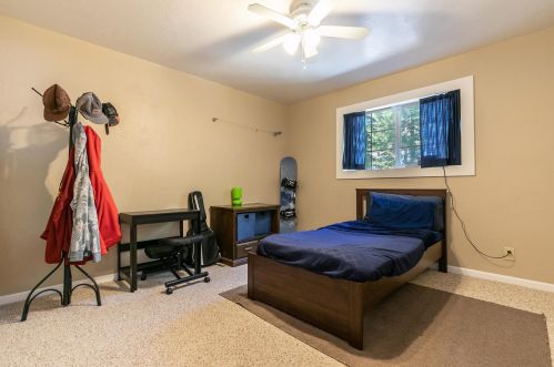 11897 Rainbow Dr, Truckee CA  96161-2729 exterior