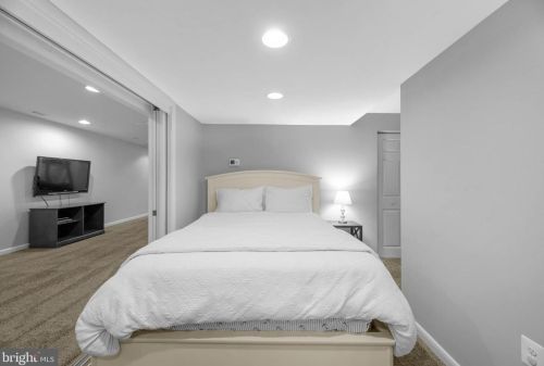 92 Berrywood Dr, Severna Park MD 21146-2001 exterior