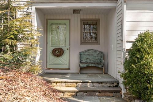 1 Bald Hill Pl, Wilton, CT 06897-1401