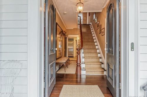 332 Riversville Rd, Greenwich CT  06831-3255 exterior