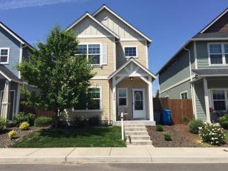 233 Wintersage Cir, Talent, OR