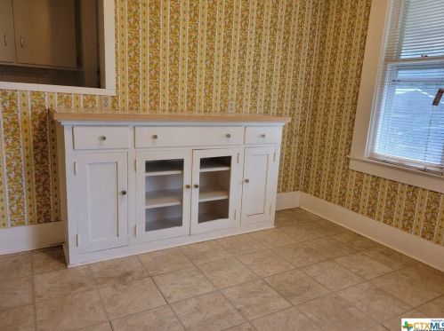 523 Elm St, Seguin TX  78155-4719 exterior