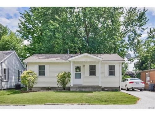 1004 Pine St, Otterville, IL 62052-1337