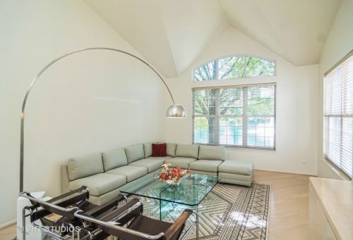 3097 Lexington Ln, Glenview, IL 60026-5929