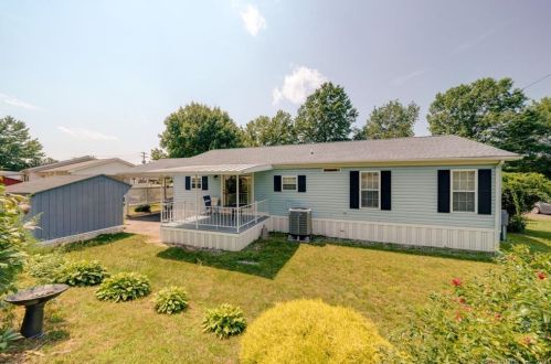 4 Three Garden Ter, Southington CT  06489-1828 exterior