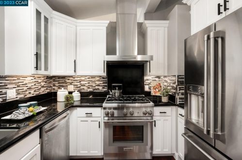 7 Crescent Dr, Orinda, CA 94563-2110