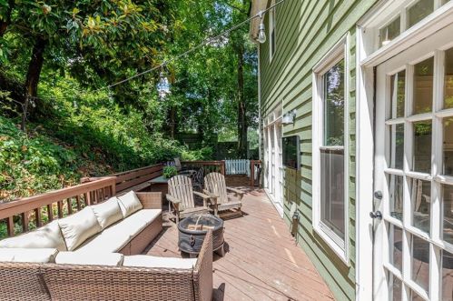 1900 Harper Rd, Atlanta GA  30318-3023 exterior