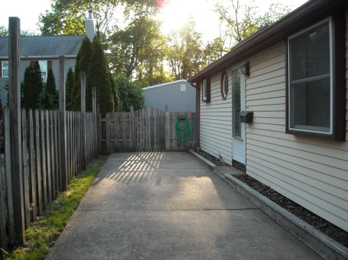 427 Cedar Ave, Leonardo, NJ 07737-1004