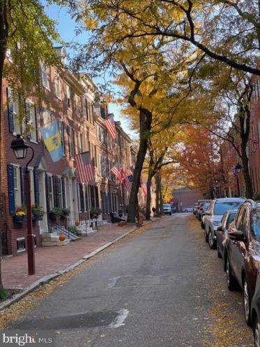 529 Delancey St, Philadelphia, PA 19106-4105