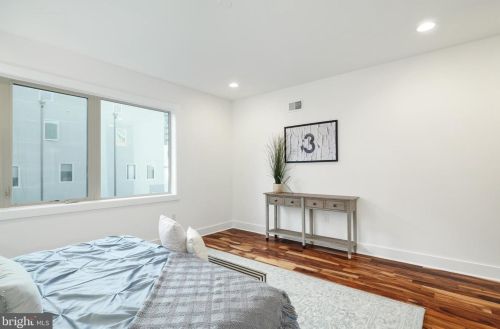 146 Front St, Philadelphia PA 19106-0020 exterior